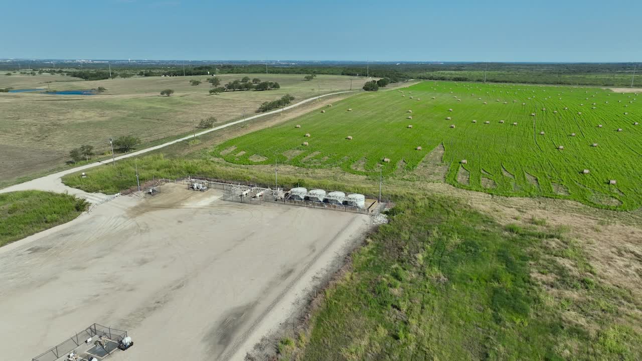 гравийные дороги, ведущие к сенополю