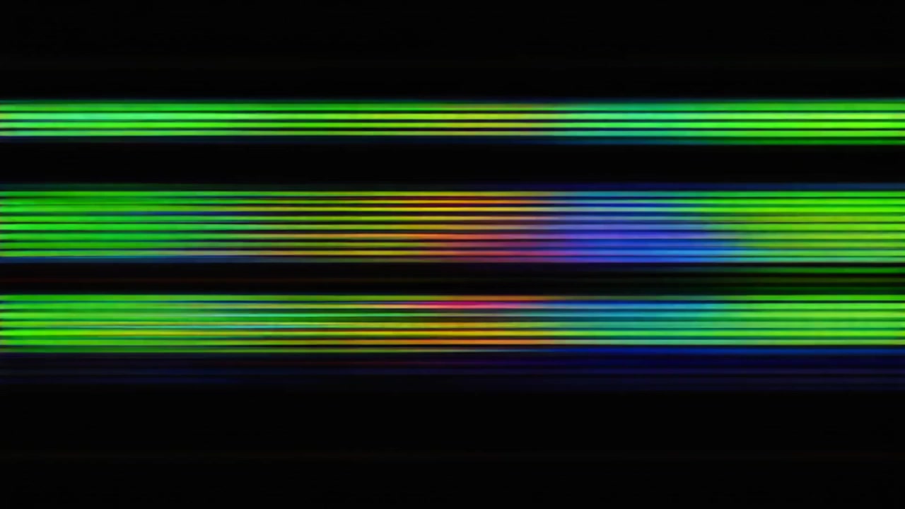 Abstraktní digitální glitch efekt s barevnými horizontálními světelnými pruhy