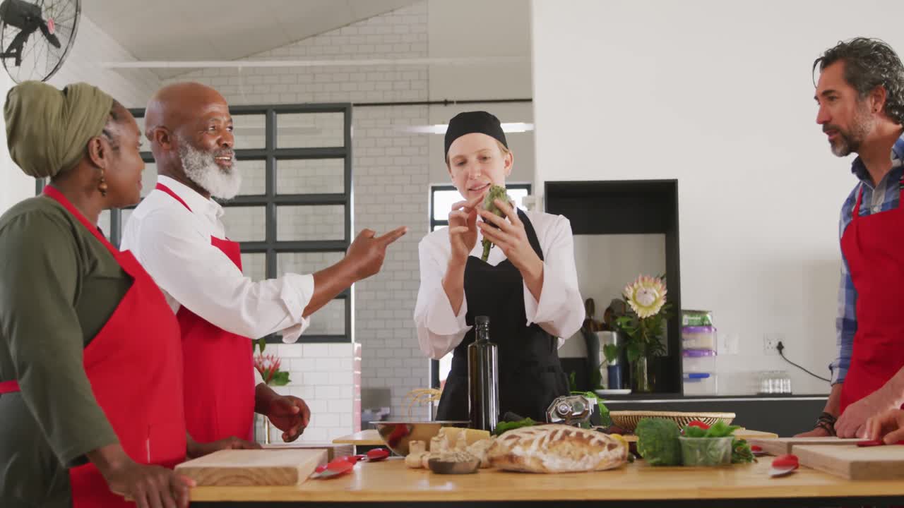 cocineros hablando de comida