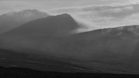 Zeitraffer-Von-Nebel,-Der-über-Hügel-In-Der-Grafschaft-Donegal-In-Irland-Rollt