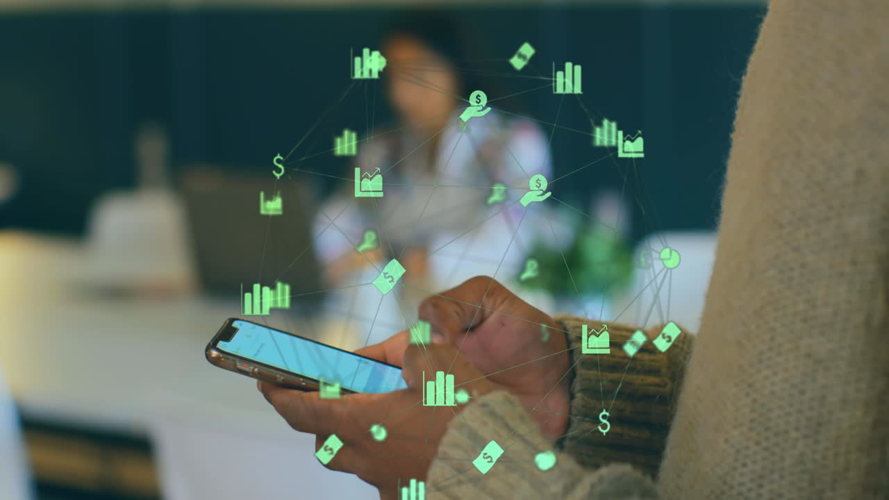 animación del globo de conexiones con iconos sobre un hombre afroamericano que usa un teléfono inteligente