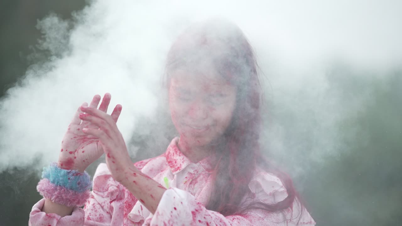 celebración del festival indio de holi en cámara lenta