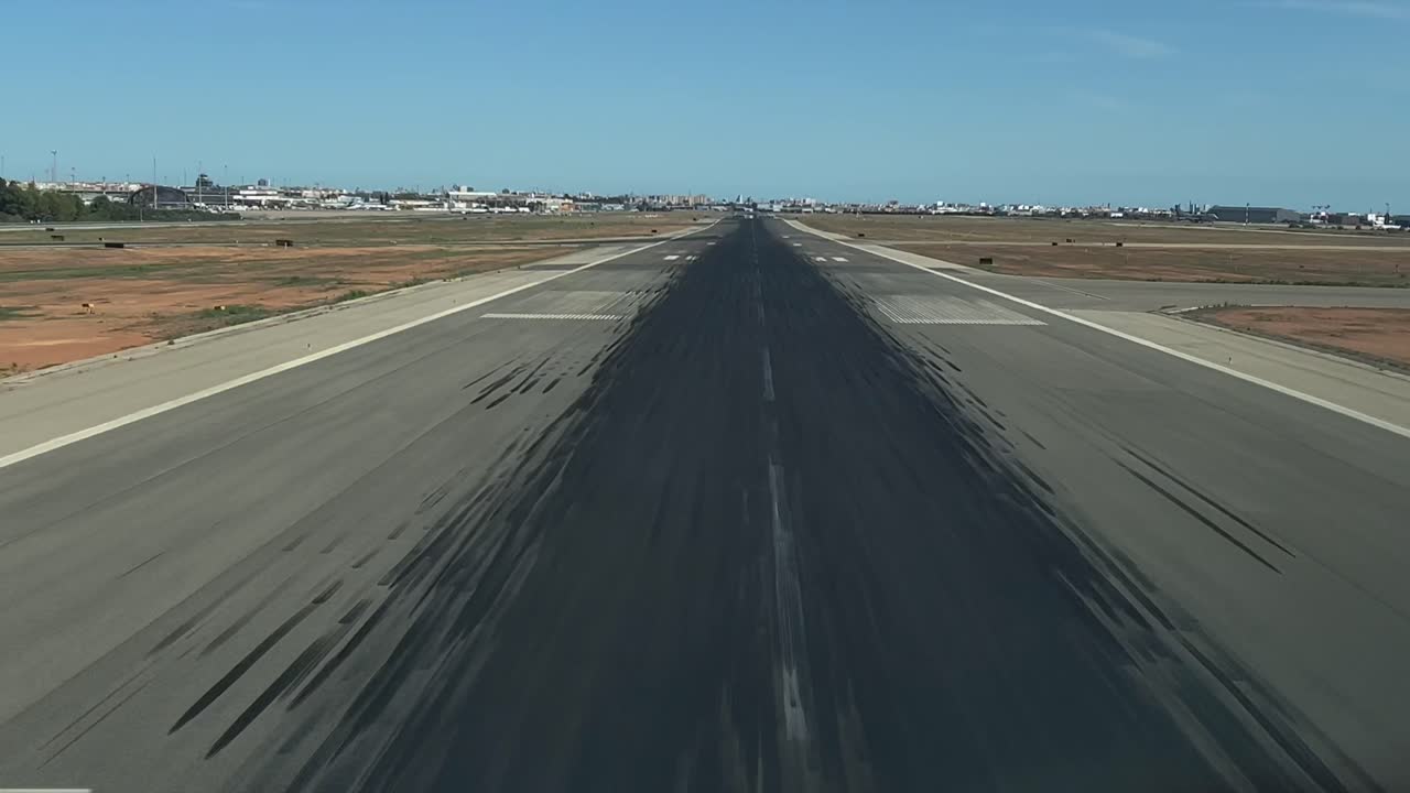 Pilot FPV POV in a real time landing at Valencia Airport in SE Spain. Unique footage taken from the cockpit of a jet landing at runway !2. 4K 60FPS