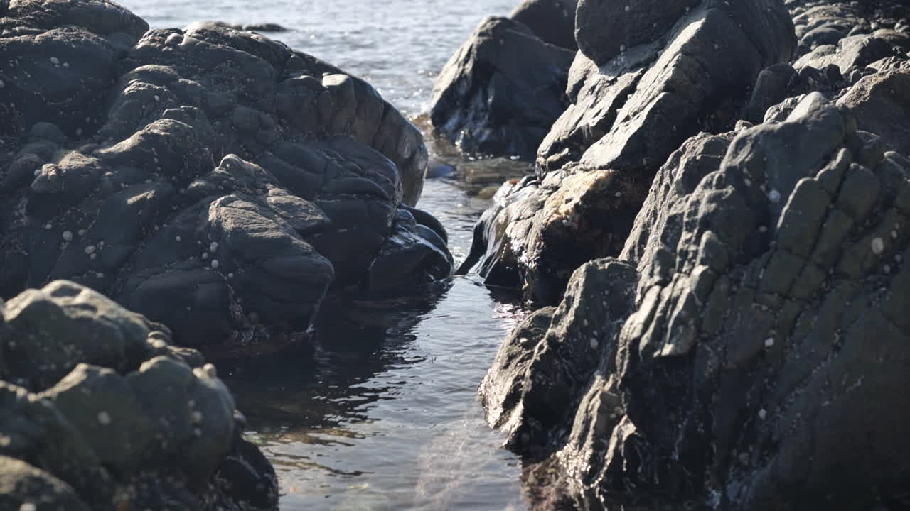 Tidewater current splashing in to the rocks