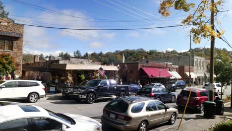 Blowing-Rock-NC-Downtown-Street-En-Otoño