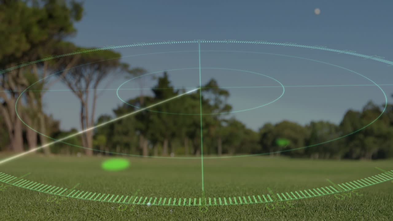 Griglia di puntamento in fase di inizializzazione, con un fascio rotante che scansiona l'allineamento della testa del driver da golf, affinando la traiettoria del tiro.