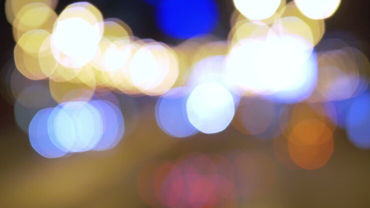 Bokeh sfocato del traffico sulla strada