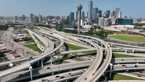 commuter traffic entering downtown dallas texas