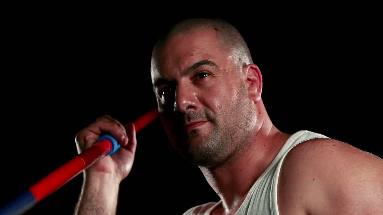 deportista con una jabalina