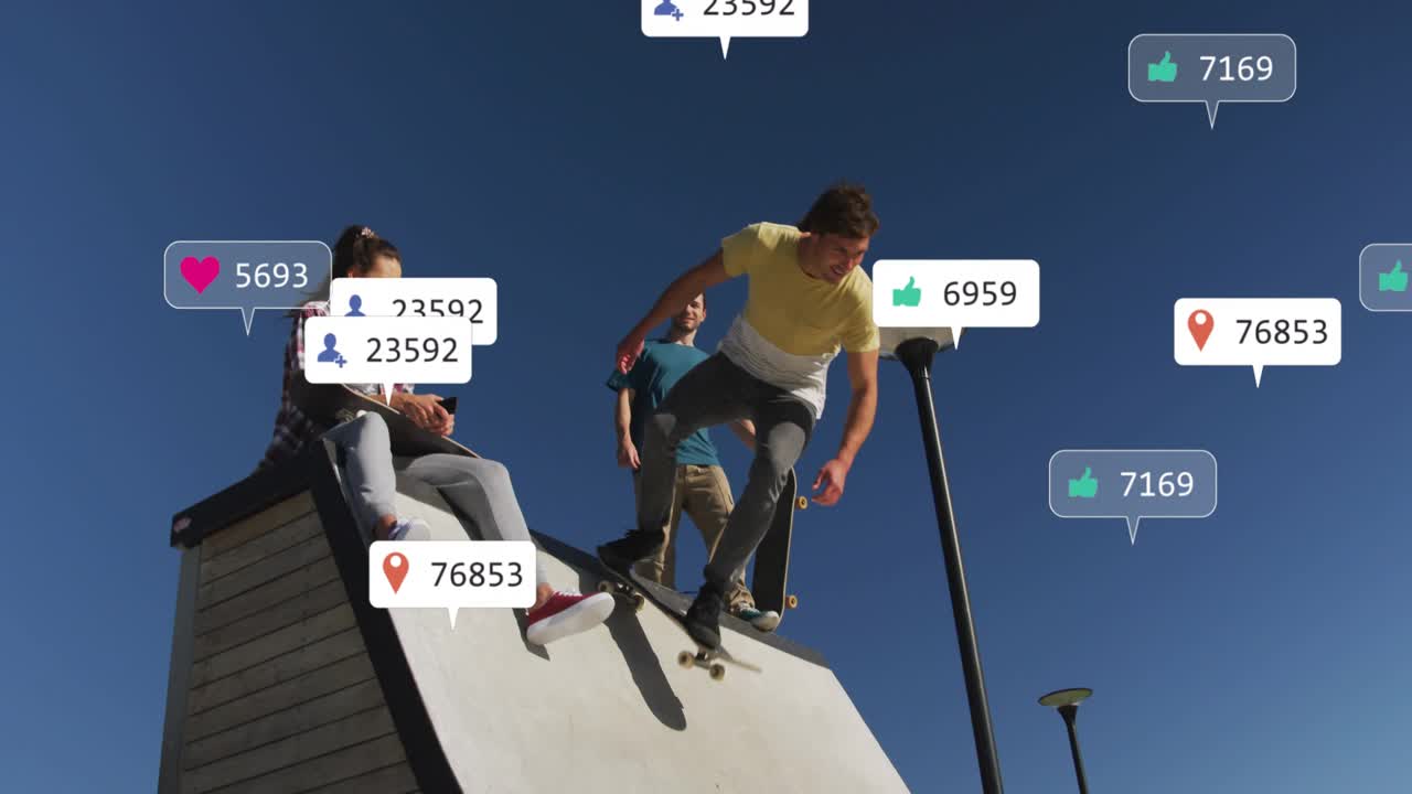 Skatere dropper ned ad en buet rampe, hvilket tiltrækker notifikationer fra sociale medier, der klynger sig nær en telefon for likes