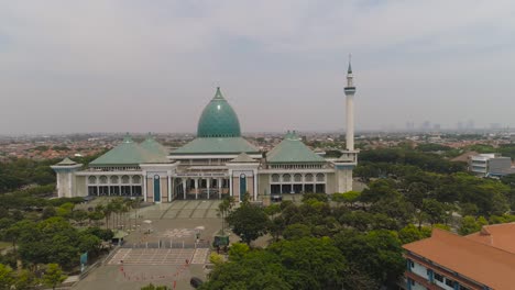 la mezquita de al akbar en surabaya, indonesia