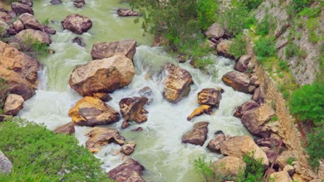 Siguiendo-El-Río-En-Caminito-Del-Rey,-Al-Sur-De-España