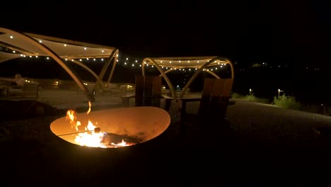 Roasting-marshmallows-by-the-camp-fire-with-twinkle-lights-in-the-background