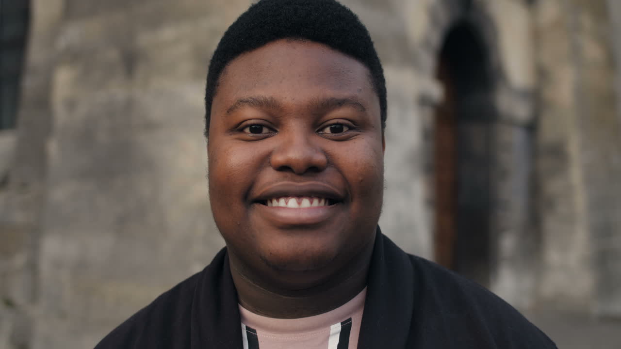 Retrato de un hombre sonriente