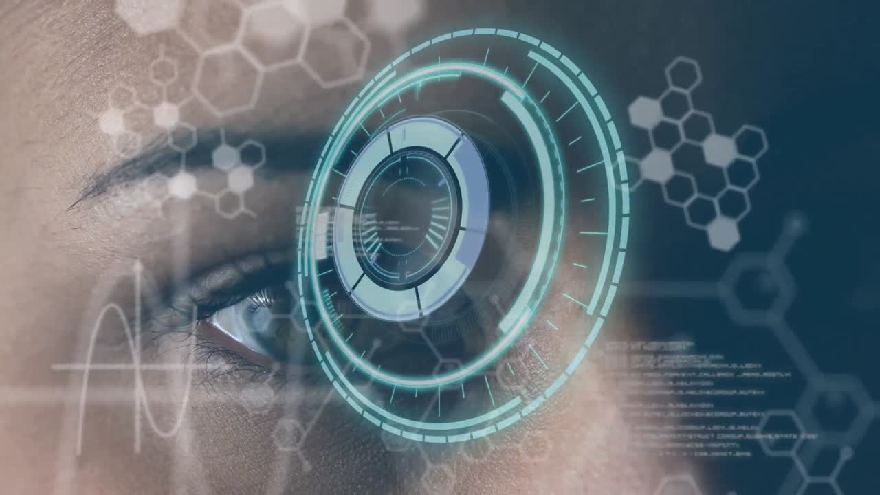 animación de procesamiento de datos y escaneo de alcance sobre los ojos de una mujer caucásica