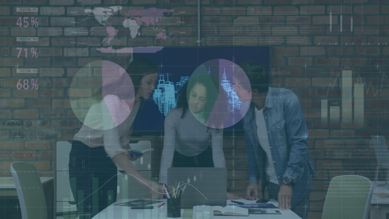 사무실에서 다양한 사업가들에 대한 금융 데이터 처리의 활성화