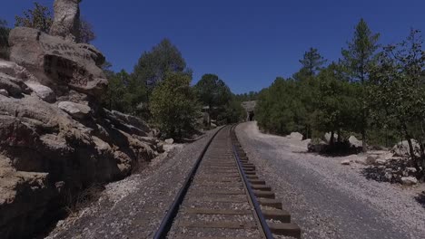 TRAIN-ROUTES-IN-SIERRA-TARAHUMARA,-CHIHUAHUA-MEXICO