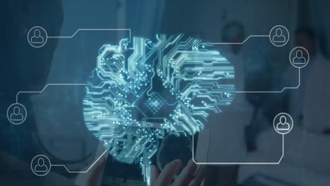 los médicos discuten la investigación del cerebro con imágenes digitales en un entorno hospitalario.