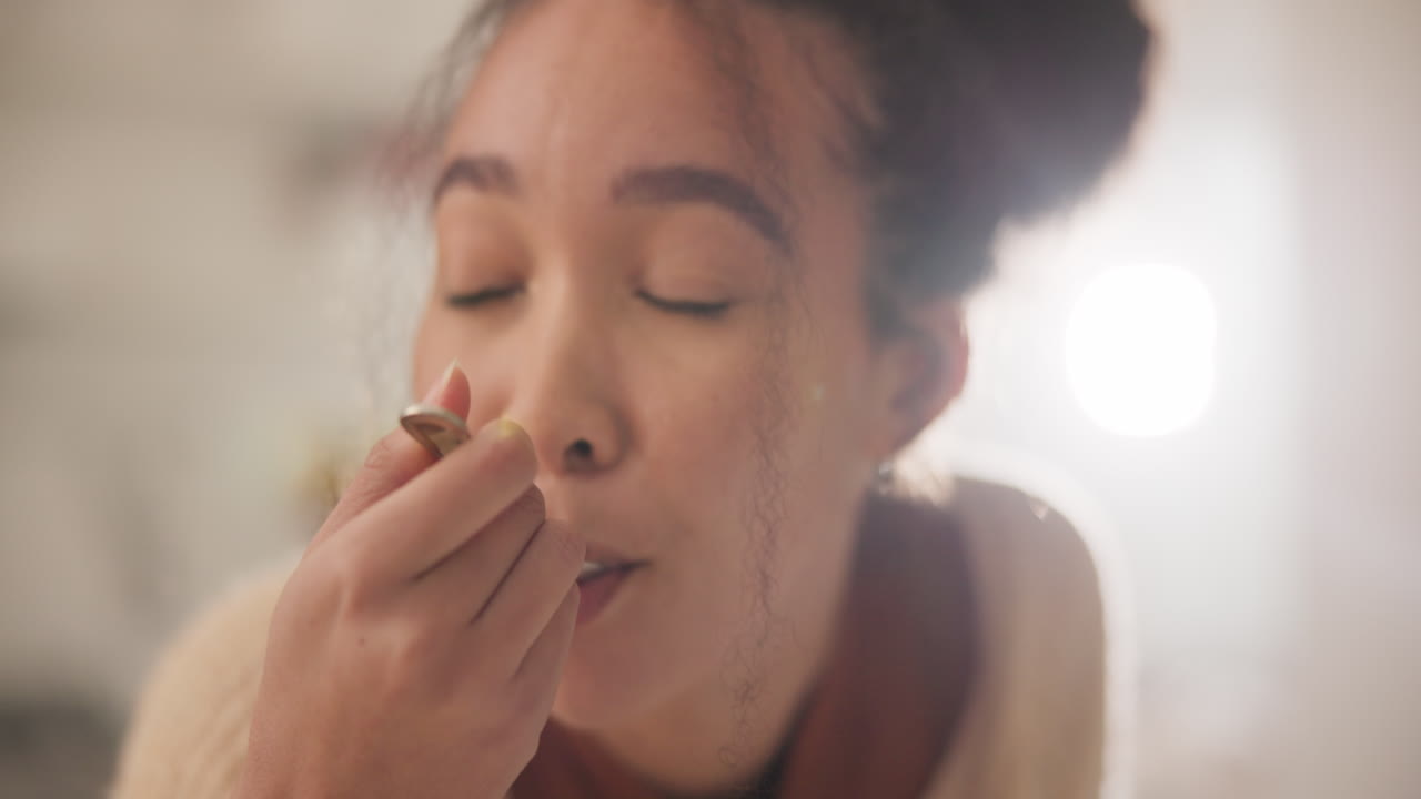 맛있는 케이크, 먹는 여자