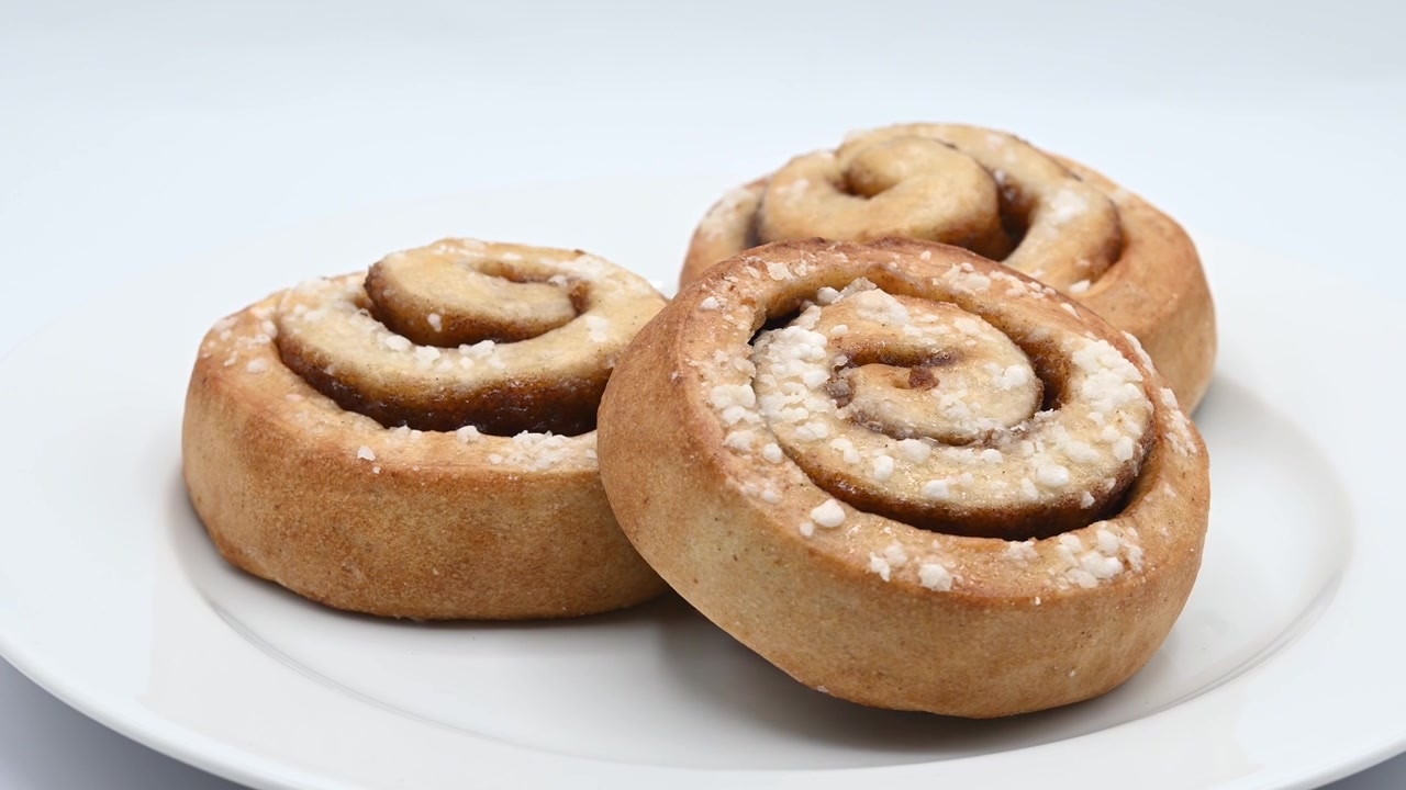 Cinnamon rolls buns. Kanelbulle Swedish dessert