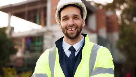sonrisa, retrato y hombre feliz en la ingeniería