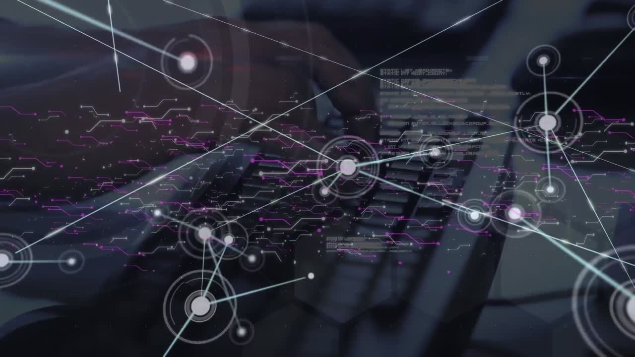 animación del procesamiento de datos y la red de conexiones a través de computadora