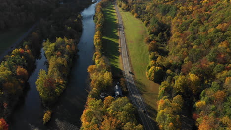 Beautiful-fall-autumn-leaves-colorful-mountain-vista-aerial-in-new-england-USA