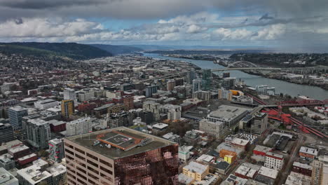 Drone-Panorámico-V100-Aéreo-De-Portland-Oregon-Vuela-Alrededor-De-La-Parte-Superior-De-Ti