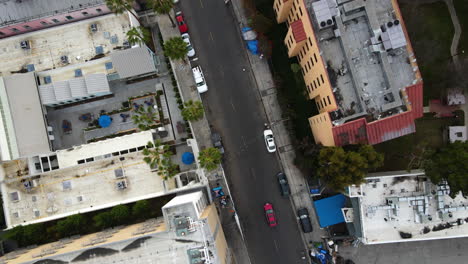 drones disparados sobre campamentos urbanos y calles del distrito de skid row en la