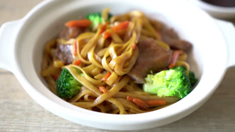 stir-fried-noodle-with-pork---Asian-style