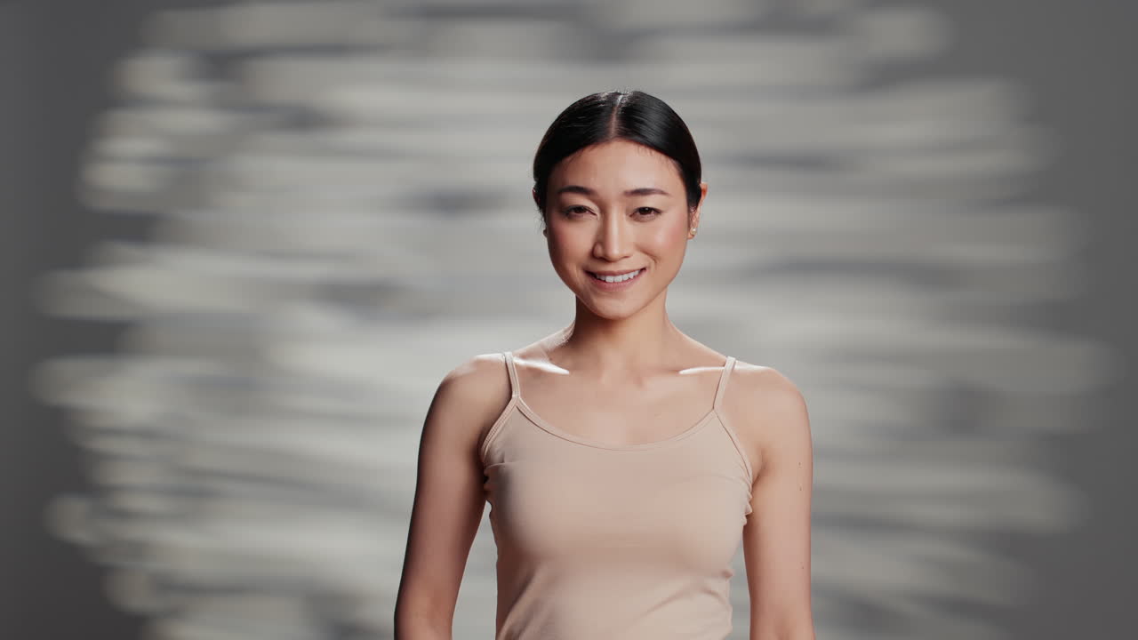 웃는 아시아 여성의 초상화