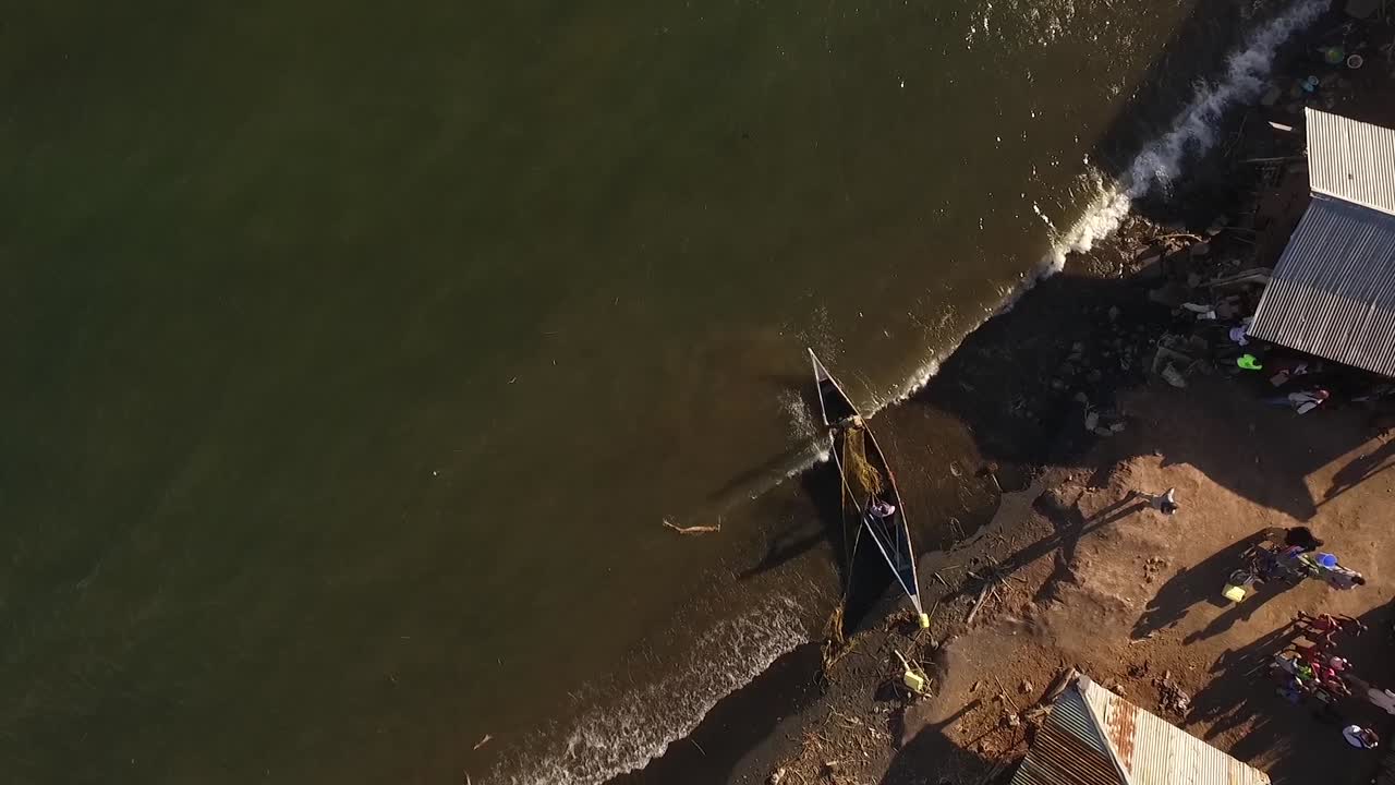 pueblo de pescadores a orillas del lago victoria