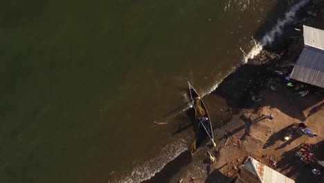 Fishing-village-on-the-shores-of-Lake-Victoria