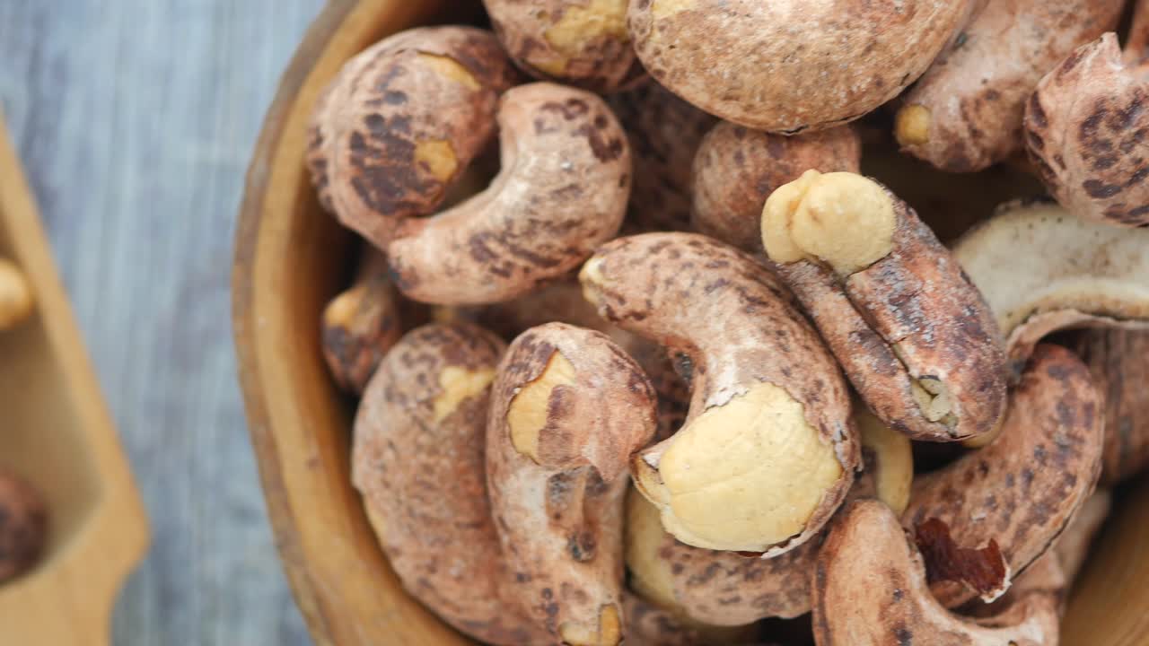 Cashews in a wooden bowl