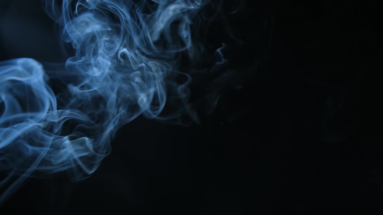 fumo astratto su sfondo nero, sfondo fumo, sfondofumo blu