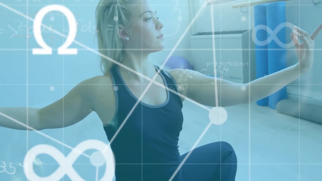 animación de símbolos matemáticos flotando sobre una mujer caucásica haciendo ejercicio