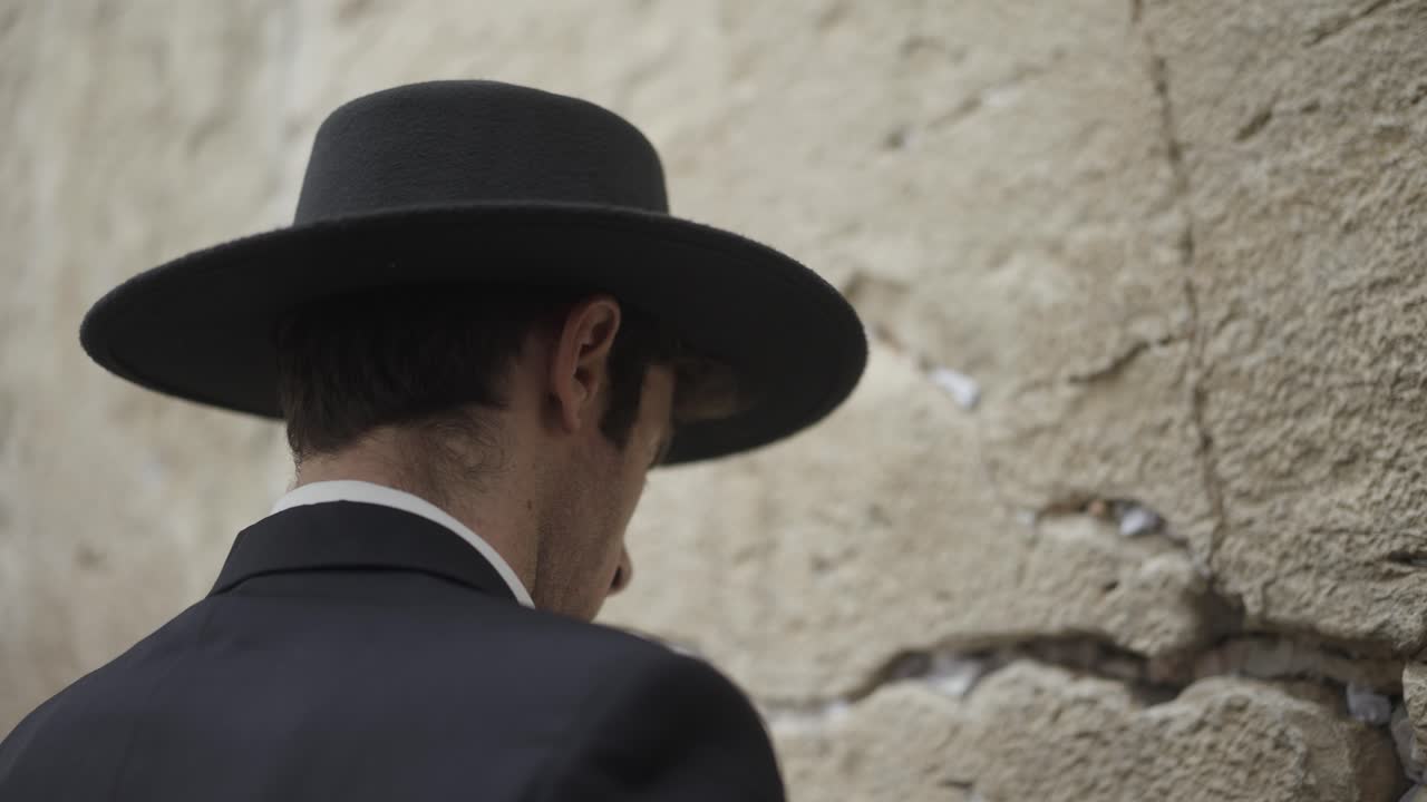 Jewish man Jerusalem religious Hebrew traditional clothing praying Western Wall