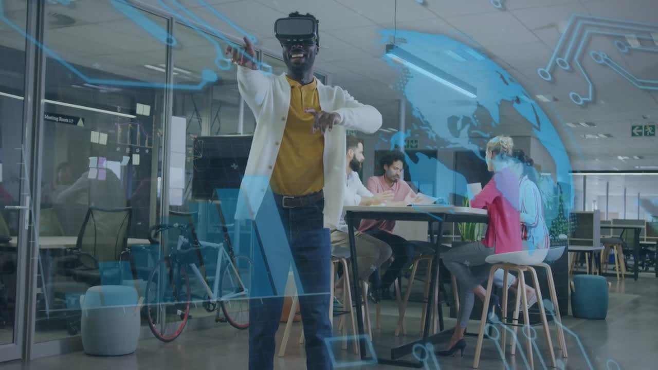 animación del procesamiento de datos financieros sobre un hombre de negocios afroamericano usando gafas vr.