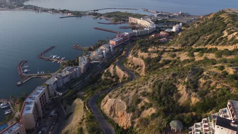 vista aérea de la colina el morro en lecheria, ubicada en el norte del estado de anzoátegui, venezuela