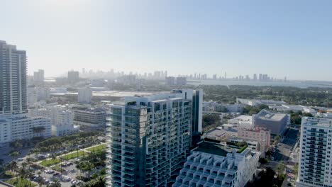 Horizonte-Del-Centro-De-La-Playa-De-Miami-En-Verano-En-Florida