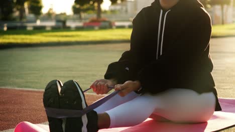 le encanta entrenar al atardecer.
