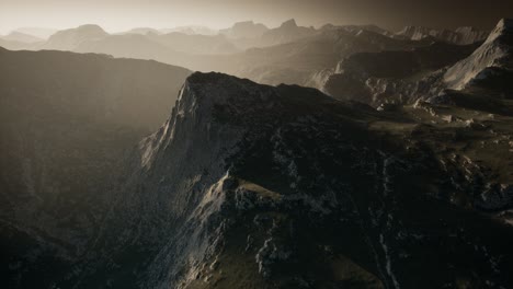 Dramatischer-Himmel-über-Stufen-In-Einem-Berg.