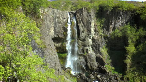 Cámara-Lenta-De-La-Cascada-Islandesa---Hundafoss,-Ubicada-En-El-Sur-De-Islandia-En-Skaftafell-En-El-Parque-Nacional-Vatnajökull