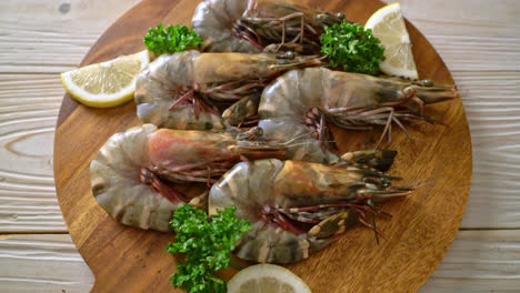 fresh-tiger-prawn-or-shrimp-on-wood-board