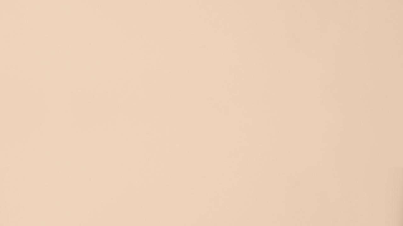 los libros vintage con cubierta dura hacen un marco con espacio de copia en un fondo beige.