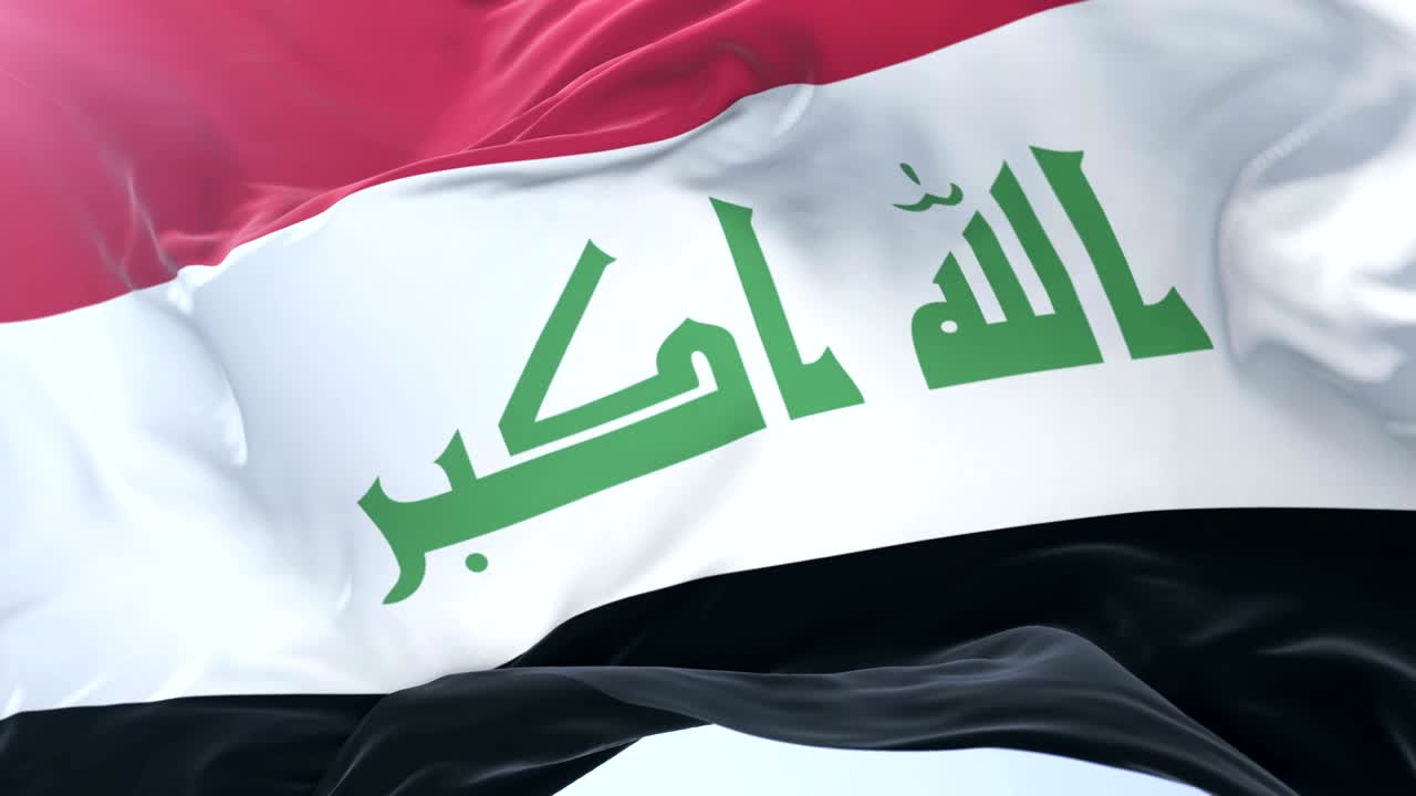 Bandiera dell'Iraq che sventola al vento al rallentatore nel cielo blu, in loop