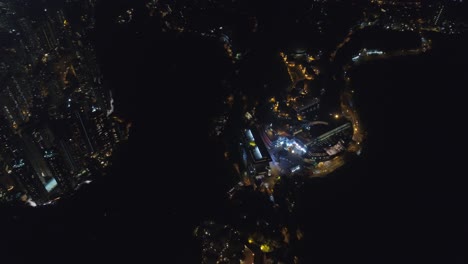 iluminación nocturna hong kong famosa bahía costa vista aérea 4k china