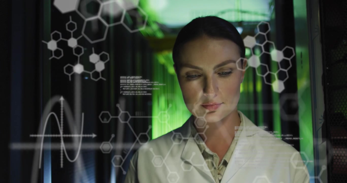 Scienziata che Analizza Dati Digitali in una Sala Server