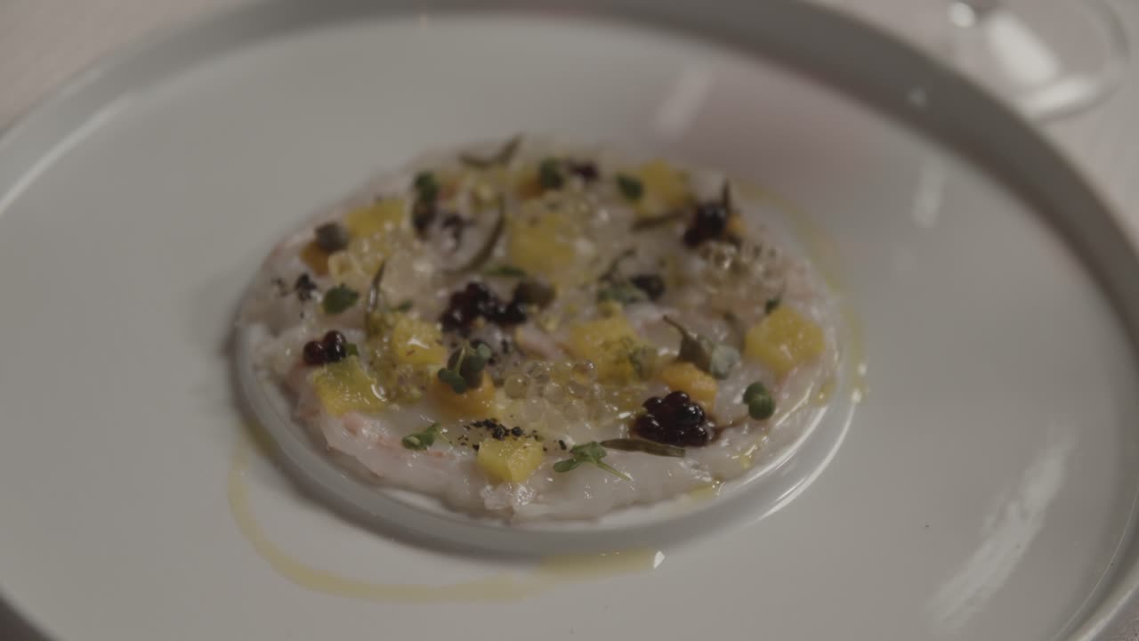 식당에서 재미있는 케이크 시음