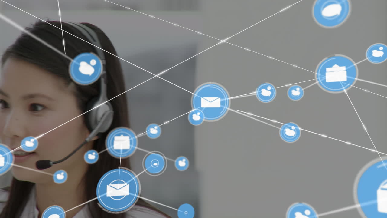 animación de una red de conexiones e iconos sobre una mujer de negocios con auriculares